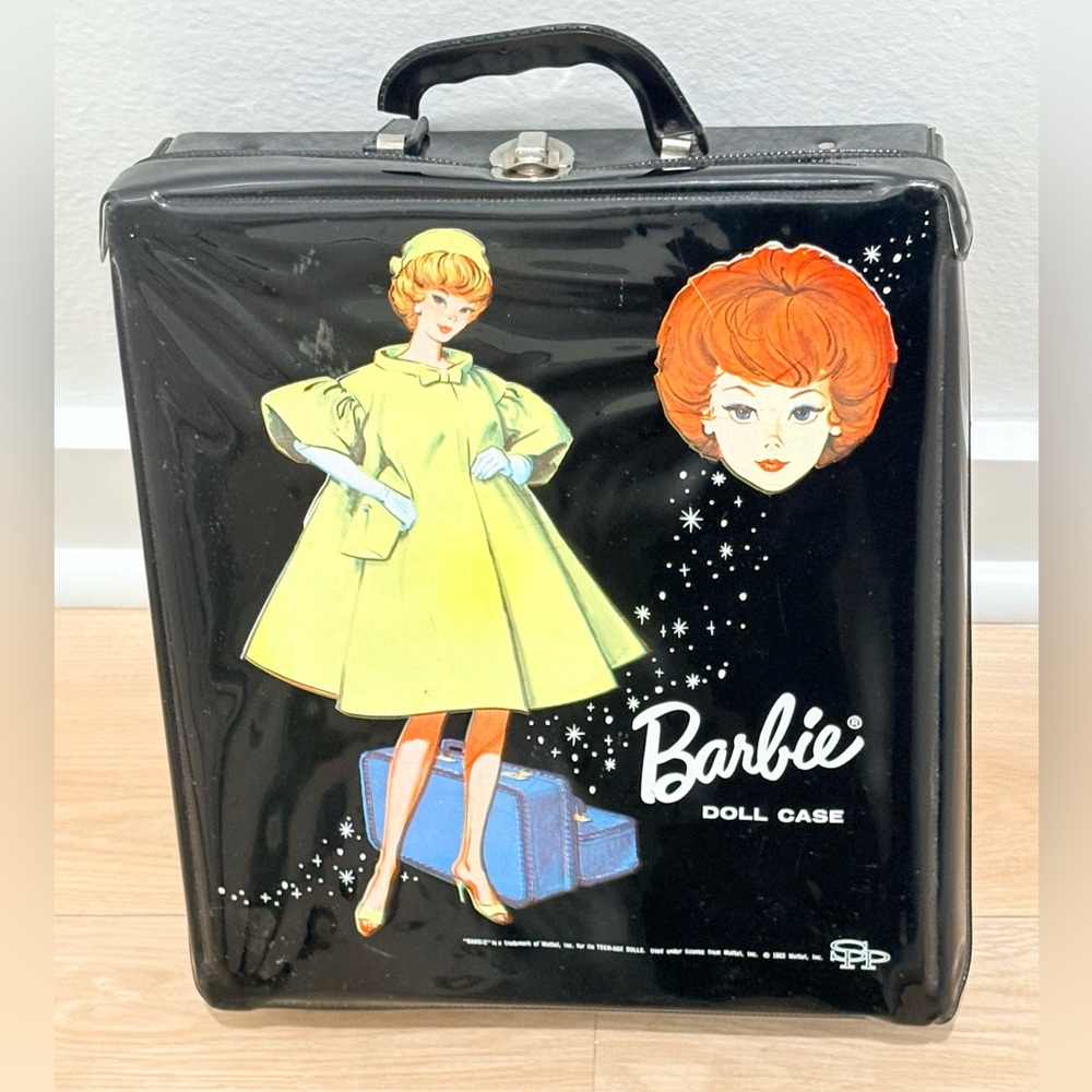 VINTAGE BARBIE MATTEL
BLACK DOLL CARRYING
CASE VIVID BOLD COLORS
COLLECTIBLE